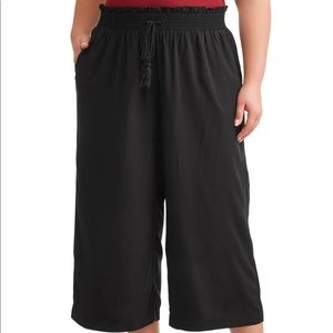 Terra & Sky Plus Size Solid Wide Leg Cropped Pant